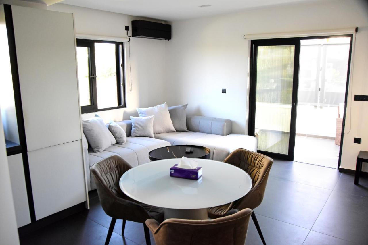 White And Black Aegina ภายนอก รูปภาพ