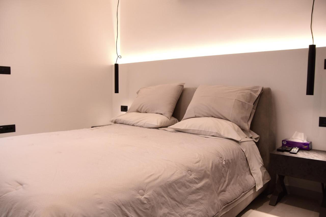 White And Black Aegina ภายนอก รูปภาพ