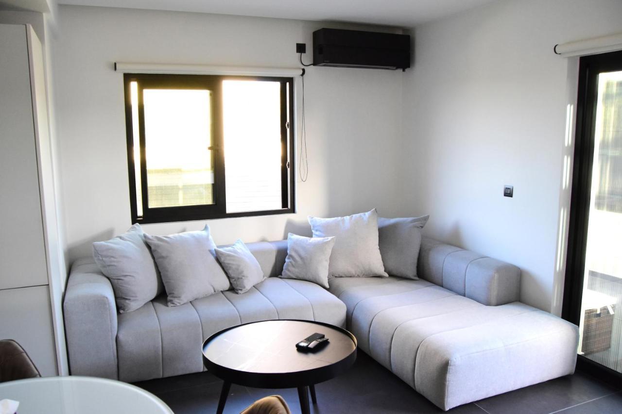 White And Black Aegina ภายนอก รูปภาพ