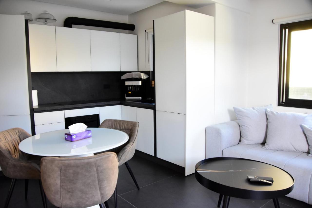 White And Black Aegina ภายนอก รูปภาพ