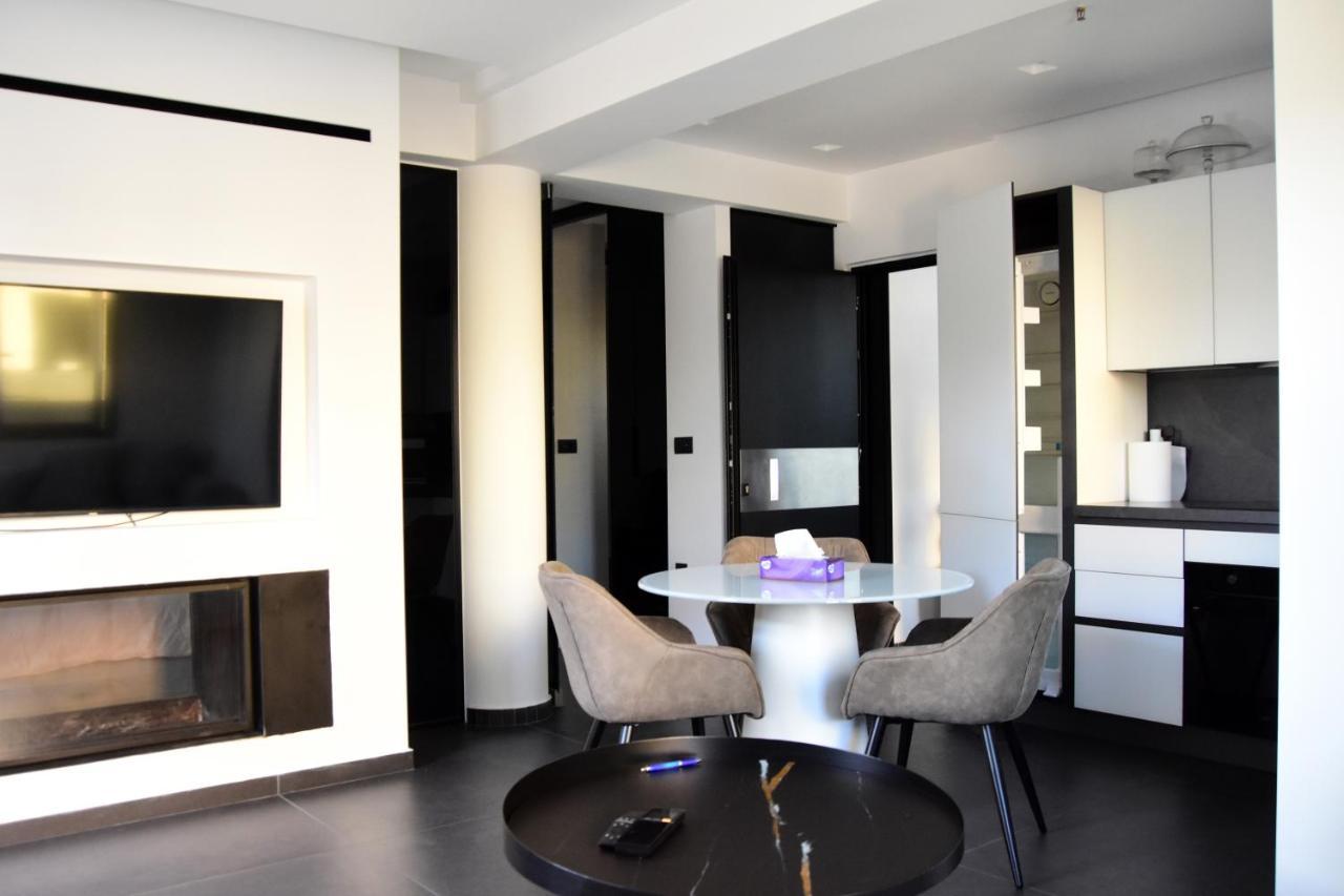 White And Black Aegina ภายนอก รูปภาพ